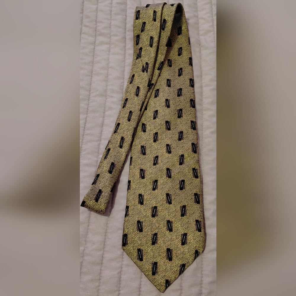 Axis All Silk Made In The USA Gold Geometric Patterned Men's Tie